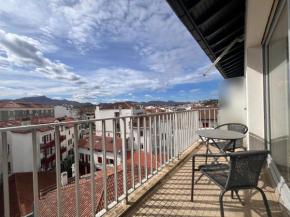 Cœur de Saint-Jean-de-Luz : Appartement lumineux avec balcon, proche plage et commerces - FR-1-239-1079